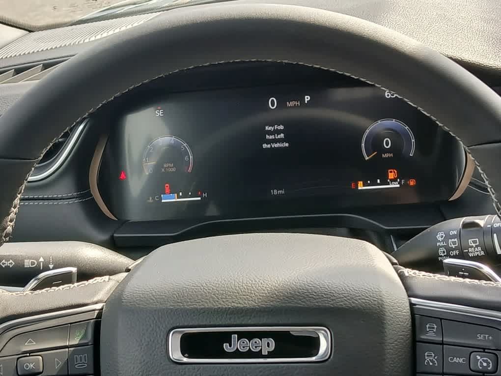 New 2025 Jeep Grand Cherokee Laredo X w/ Luxury Tech Group I AWD/4WD image 20