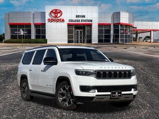 Used 2024 Jeep Wagoneer L Series III w/ Flexible Seating Group video 1