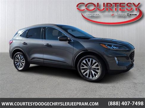 Used 2022 Ford Escape Titanium image 1