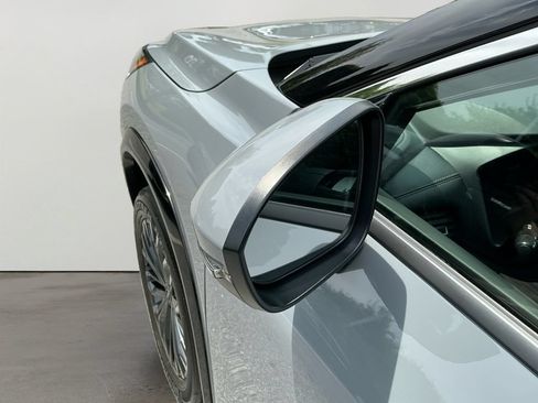 Used 2025 Nissan Rogue Platinum FWD image 11
