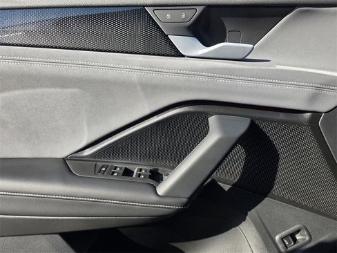 New 2026 Volkswagen Tiguan SE image 16