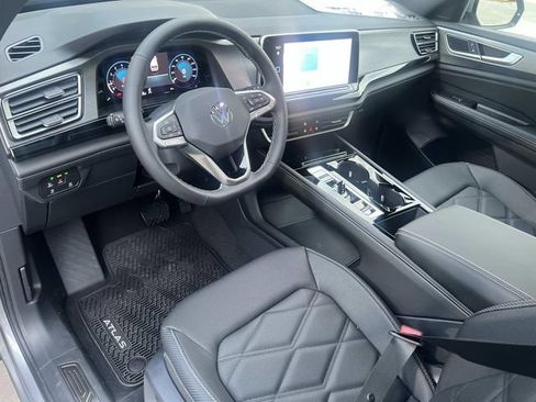 New 2026 Volkswagen Atlas Cross Sport SE FWD image 13