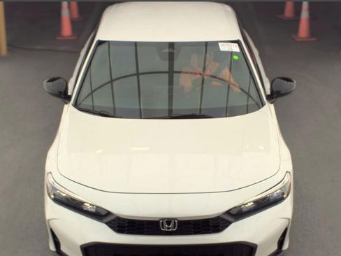 Used 2025 Honda Civic Sport image 3