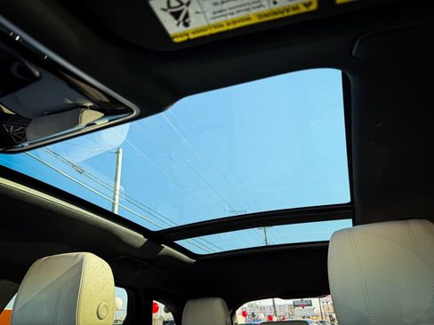 Used 2021 Land Rover Range Rover Velar R-Dynamic S image 19