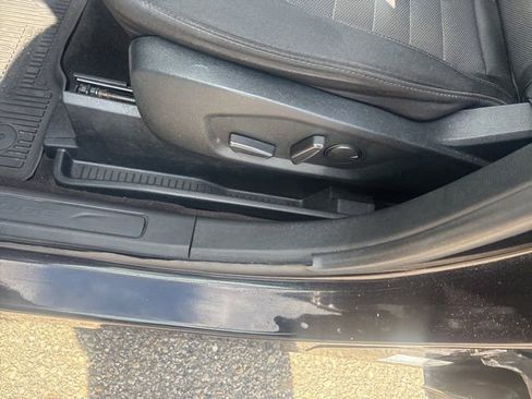 Used 2020 Ford Edge SE image 24