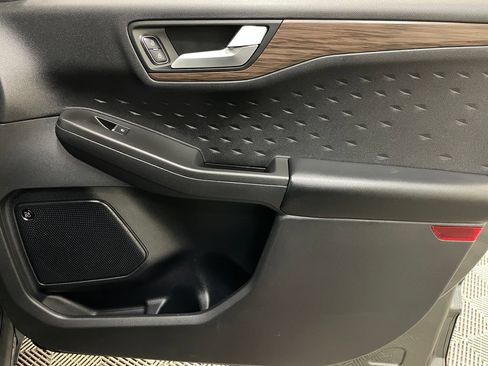 Used 2020 Ford Escape Titanium w/ Titanium Premium Package 2.0 AWD/4WD image 41