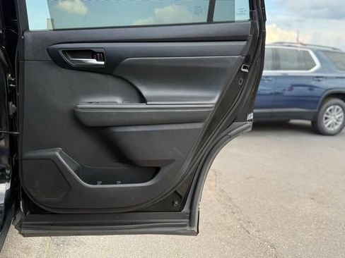 Used 2022 Toyota Highlander XSE image 16