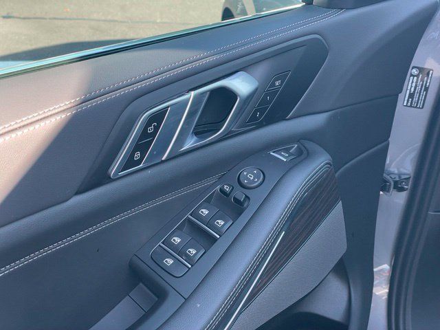 Used 2026 BMW X5 xDrive40i w/ Premium Package AWD/4WD image 12