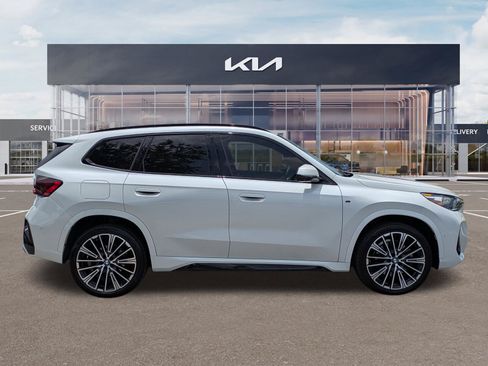 Used 2023 BMW X1 xDrive28i w/ Premium Package AWD/4WD image 3