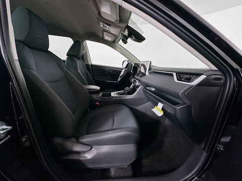 Used 2025 Toyota RAV4 LE image 29