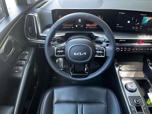 Used 2025 Kia Sorento EX AWD/4WD image 4
