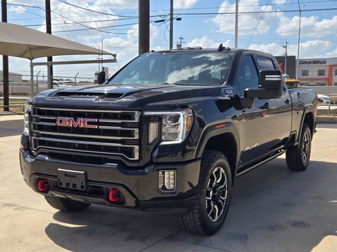 Certified 2022 GMC Sierra 2500 AT4 w/ AT4 Preferred Package AWD/4WD image 3