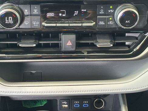 Used 2022 Toyota Highlander LE FWD image 30