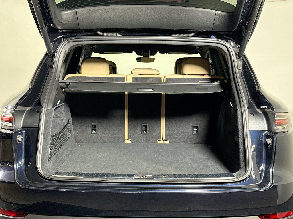Certified 2023 Porsche Cayenne AWD/4WD image 24