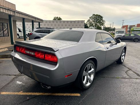 Used 2014 Dodge Challenger R/T image 3