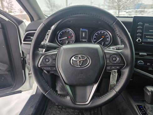 Used 2022 Toyota Camry SE image 10