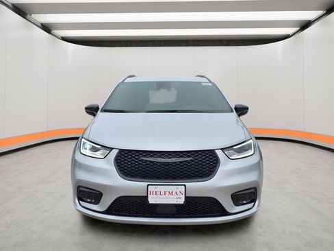 New 2026 Chrysler Pacifica Select w/ S Appearance Package image 2