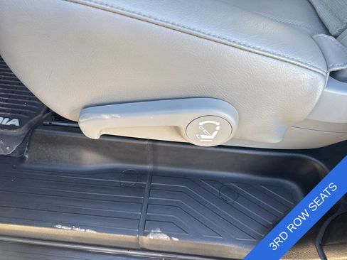 Used 2017 Toyota Sequoia Platinum image 19