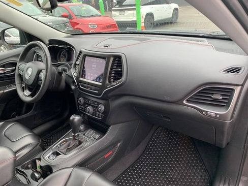 Used 2022 Jeep Cherokee Trailhawk AWD/4WD image 12