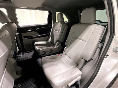 Used 2015 Toyota Highlander Limited image 26