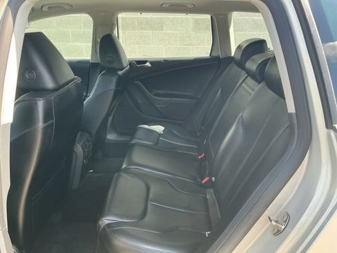 Used 2010 Volkswagen Passat Komfort FWD image 25