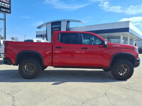 Used 2024 Chevrolet Silverado 1500 ZR2 w/ Technology Package image 8