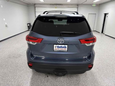 Used 2019 Toyota Highlander XLE image 4