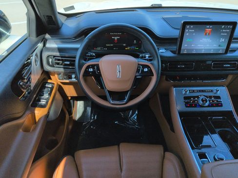 Certified 2023 Lincoln Aviator Black Label Grand Touring w/ Class IV Trailer Tow Package image 16