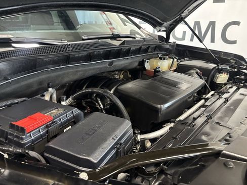 Used 2023 Chevrolet Suburban Z71 w/ Luxury Package image 6