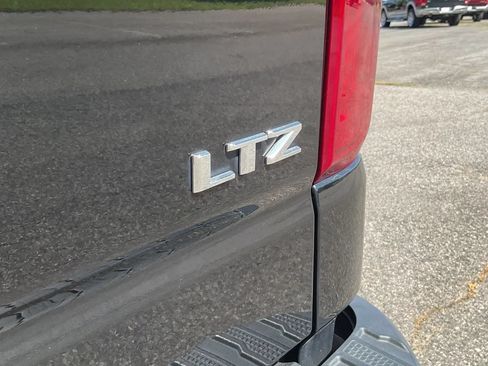 Used 2019 Chevrolet Silverado 1500 LTZ w/ LTZ Premium Package AWD/4WD image 16