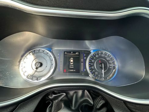 Used 2015 Chrysler 200 Limited w/ Convenience Group image 21