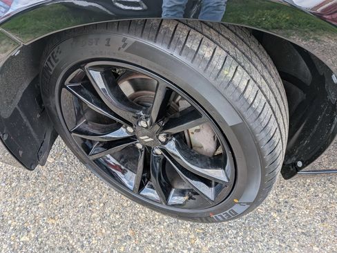 Used 2017 Dodge Charger R/T w/ Plus Group RWD image 11