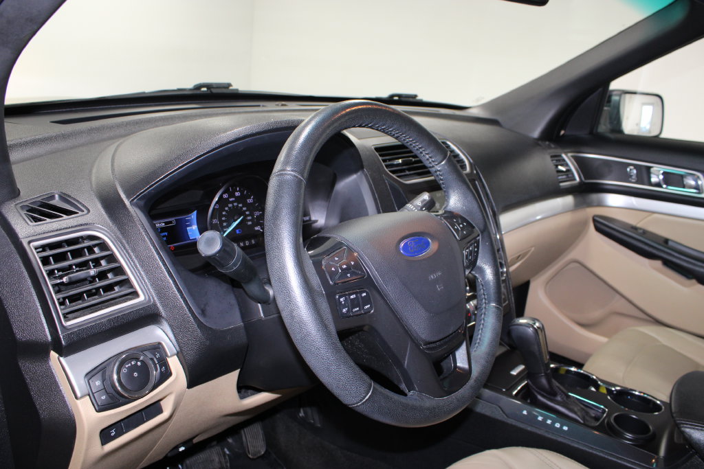 Used 2017 Ford Explorer XLT w/ Equipment Group 202A FWD image 16