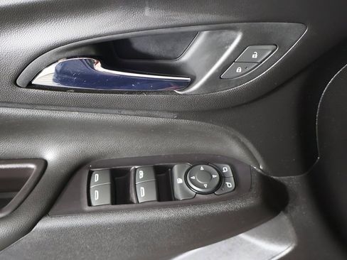 Used 2020 Chevrolet Equinox LT image 31