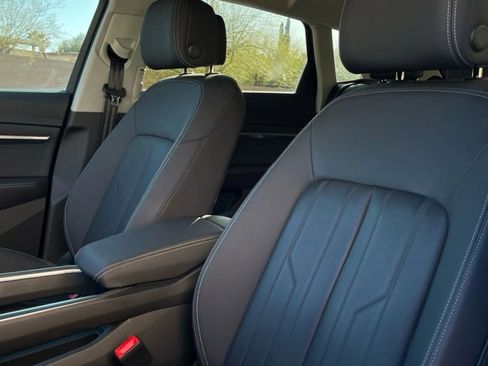Used 2022 Audi e-tron Premium image 42