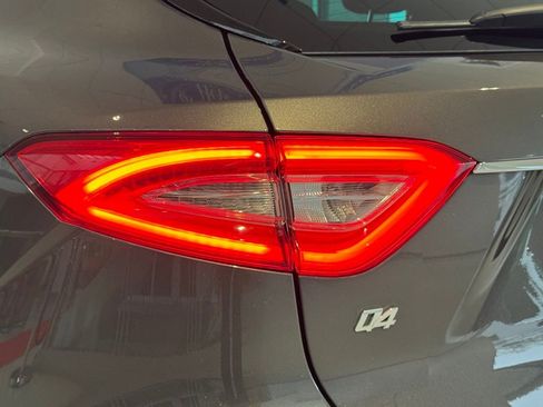 Used 2019 Maserati Levante image 12