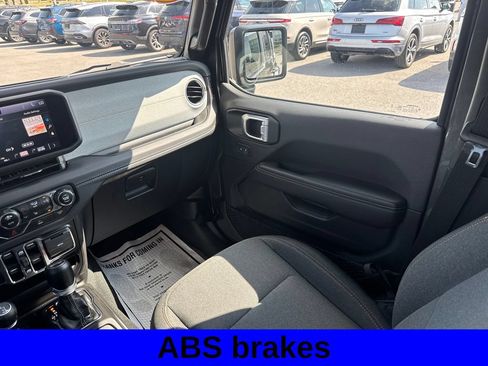 Used 2024 Jeep Wrangler Unlimited Sahara AWD/4WD image 12