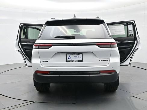 New 2025 Jeep Grand Cherokee Limited w/ Luxury Tech Group II image 39