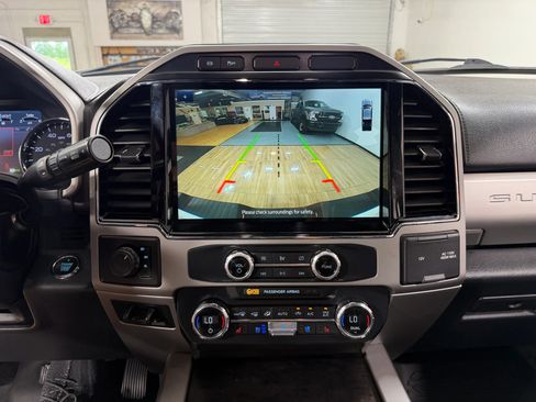 Used 2022 Ford F250 Lariat w/ Lariat Ultimate Package AWD/4WD image 21