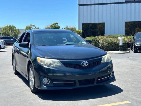 Used 2014 Toyota Camry SE FWD image 4