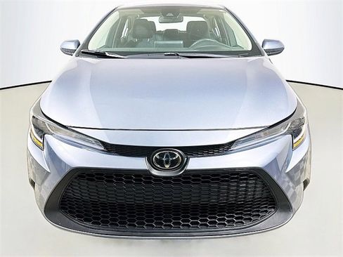 Used 2022 Toyota Corolla LE image 2