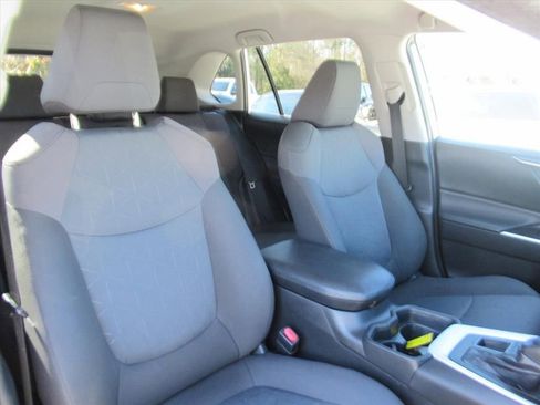 Used 2020 Toyota RAV4 XLE image 8