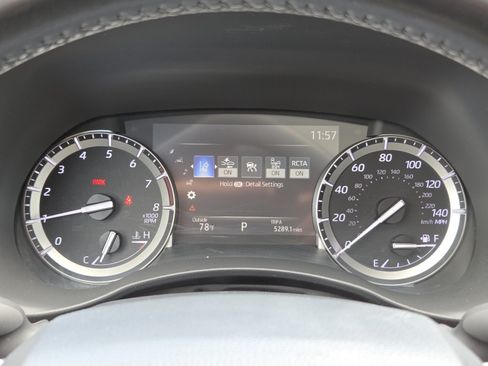 Used 2022 Toyota Highlander XLE AWD/4WD image 37