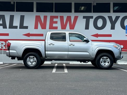 Used 2023 Toyota Tacoma SR AWD/4WD image 6