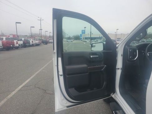 Used 2022 Chevrolet Silverado 1500 LT w/ Bed Protection Package image 10