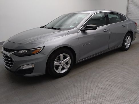 Used 2025 Chevrolet Malibu LS FWD image 2
