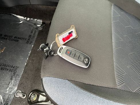 Used 2025 Nissan Versa SV image 20