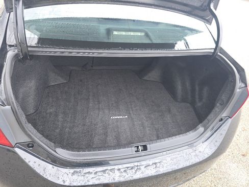 Used 2017 Toyota Corolla SE w/ Carpet Mat Package (TMS) FWD image 16