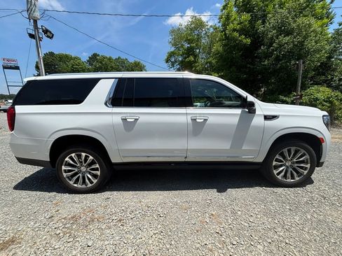 Used 2021 GMC Yukon XL Denali w/ Denali Ultimate Package AWD/4WD image 8