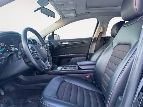 Used 2018 Ford Fusion SE w/ Equipment Group 201A image 9